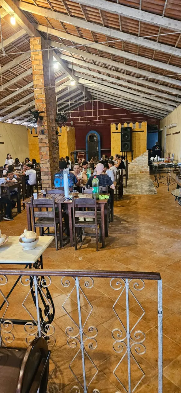 Salão cheio no almoço