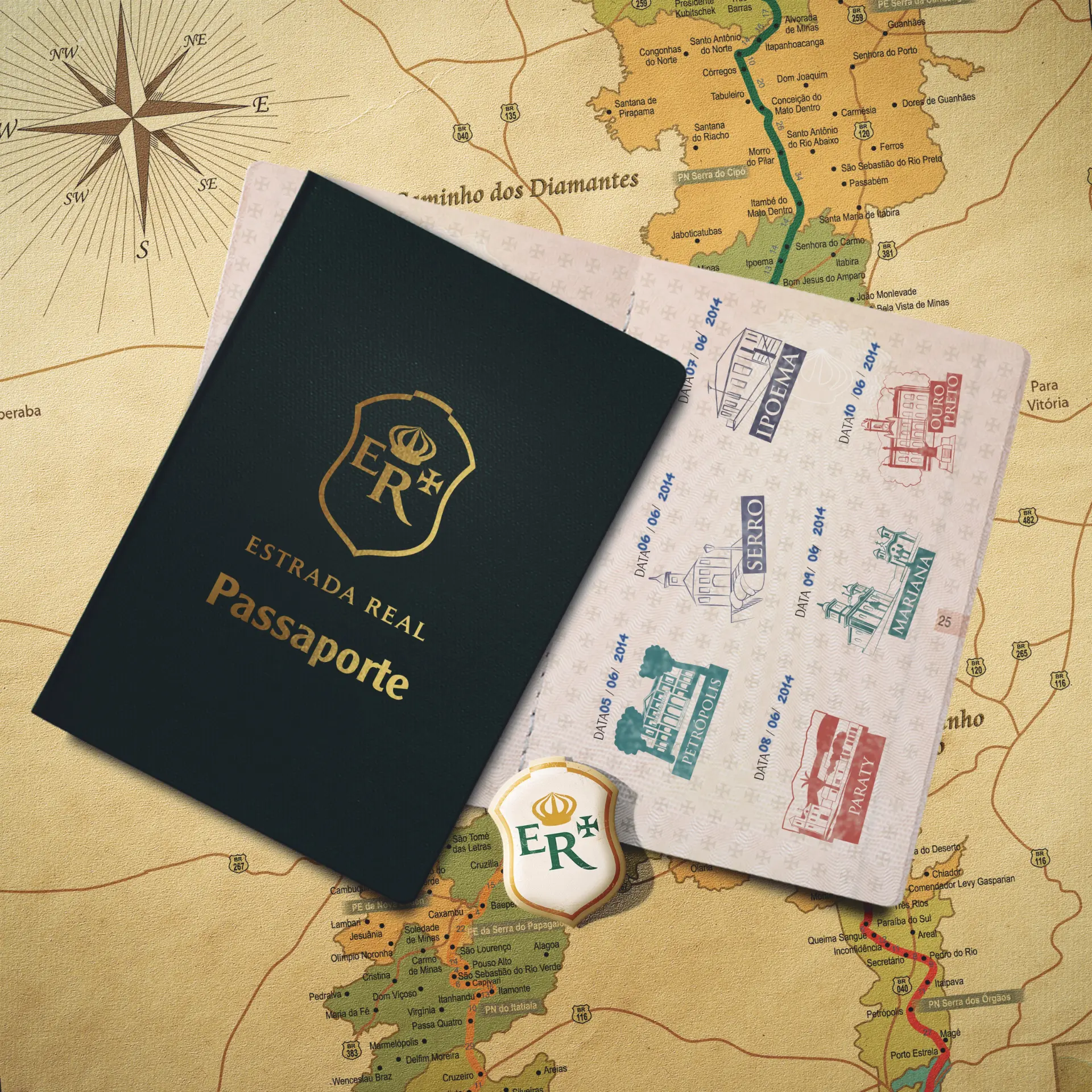 Passaporte da Estrada Real sobre o mapa do Caminho dos Diamantes, com carimbos de cidades históricas